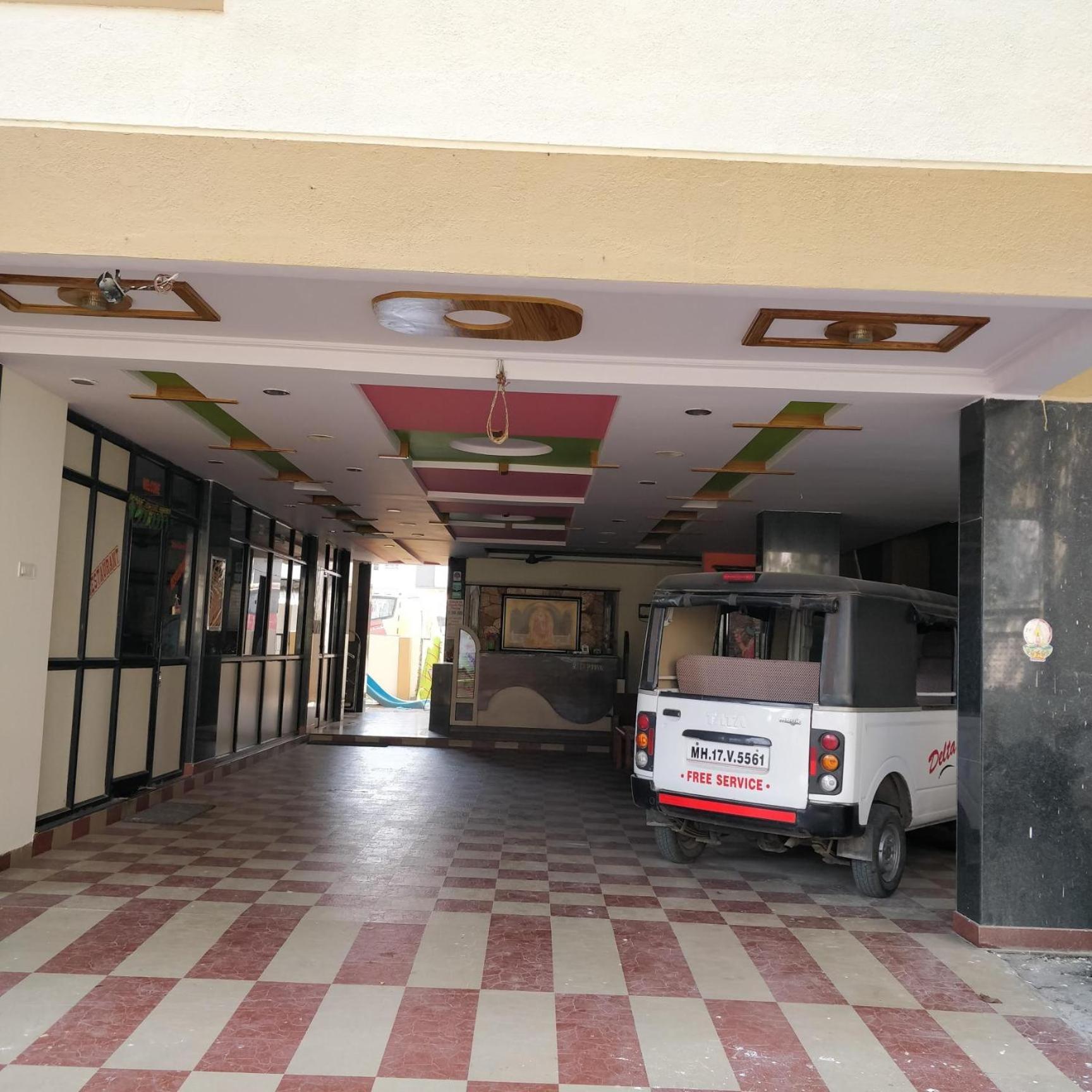 Hotel Delta Executive Shirdi Ngoại thất bức ảnh