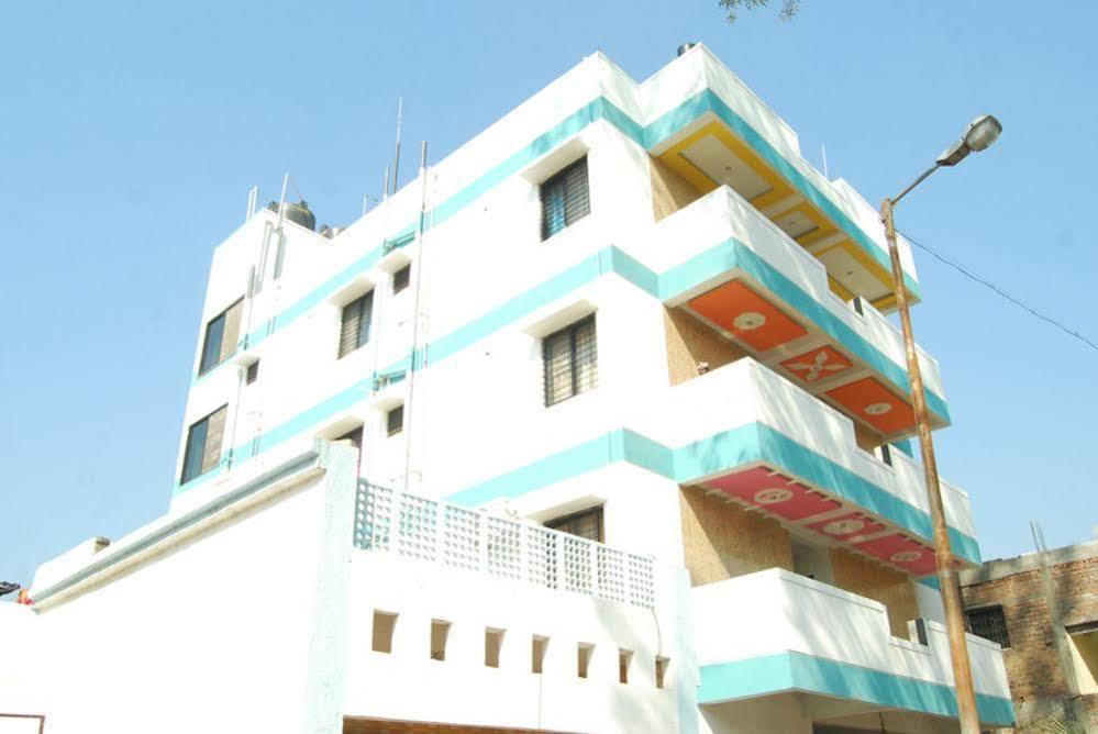 Hotel Delta Executive Shirdi Ngoại thất bức ảnh